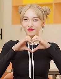 Tập tin:EMILY − SUPERMOM 2024.jpg