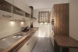 Couleurs des meubles de cuisine, du plan de travail, peinture mural ou revêtements de 1. Cuisine Couloir Cuisine Couloir Cuisine Appartement Idee Amenagement Cuisine