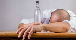 Die zuverlässigsten ergebnisse lieferte die frage wie oft trinken sie sechs oder mehr alkoholische getränke bei einer gelegenheit? wer hier. Alkoholabhangigkeit Behandlung In Berlin Munchen Und Mallorca Krankheit Und Behandlung Psychosomatische Medizin Und Psychotherapie