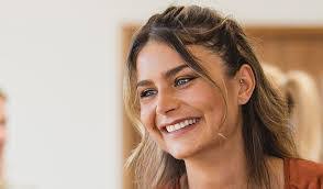 Ingrid Mendez's Instagram, Twitter & Facebook