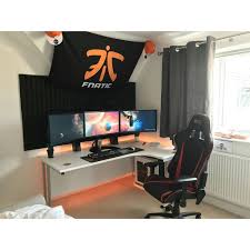 1 351 Likes 9 Comments Mal Pc Builds And Setups Pcgaminghub On Instagram How Many Of You Guys Follow Pro Gamer Room Computer Room Laptop Gaming Setup