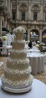 Tom Cruise And Katie Holmes Pearl Encrusted Wedding Cake Wedding Cakes Wedding Cakes With Flowers Cake