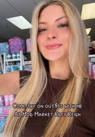 Riley Grimes's Instagram, Twitter & Facebook