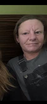 Does anyone know this woman? Her name is Brenda Suit. She is my dad's  sister and we want to reunite with his sisters. My dad's name is James  Terry Woodard we live