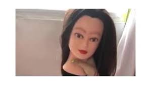 Amazon.com: Cosmetology 人體模型頭附合成髮型可調式支架26-28 英吋(約66.0-71.1  公分)金發用於編織髮型訓練髮藝美髮沙龍展示: 玩具和遊戲