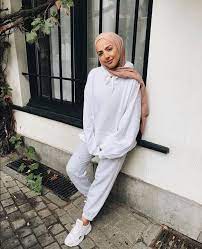Trend model baju batik couple kekinian untuk kondangan terbaru , banyak sekali pilihan warna yang tersedia. Outfit Kondangan Hijab Fashion Couple Outfit Kondangan Hijab Fashion Gaya Berpakaian Model Pakaian Hijab Model Pakaian Remaja
