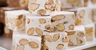 Questo torrone si realizza con cioccolati di diverso gusto e con l'aggiunta di nocciole intere. Torrone Bianco Morbido Fatto In Casa Le Ricette Di Maria Grazia