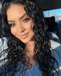 Brenda Marcano's Instagram, Twitter & Facebook