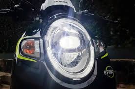 Jika lampu indikator kurang terang ketika di gas maka bisa diapstikan jika ada masalah dalam sistema kelistrikan motor dan harus segera ditangani. Lampu Motor Mulai Redup Simak Tips Ampuh Bikin Lampu Depan Kembali Terang Benderang Gridmotor Id