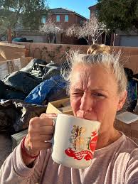 My first dull post, which for me is quite un-dull and I should probably  show myself out… I found myself preparing a pre-packaged salad for dinner  tonight and thought that some might