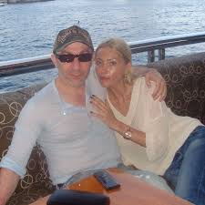 Второй женой политика стала галина привалова, родив ему сына даниила. Kernes Poziruet V Prozrachnoj Futbolke S Zhenoj