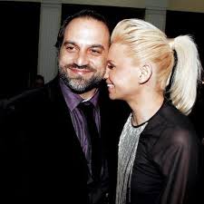 Κατερίνα καραβάτου και κρατερός κατσούλης απαντούν με ειλικρίνεια για το αν η σχέση τους πέρασε σκαμπανεβάσματα και μιλούν για το τηλεοπτικό τους μέλλον. Katerina Karabatoy Krateros Katsoylhs Me Thn Aelia Sto Plato Toy Prwinoy Queen Gr