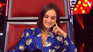 Typh barrow a ainsi découvert la joie de devenir coach pour the voice belgique. Typh Barrow Top Gif By The Voice Belgique Find Share On Giphy