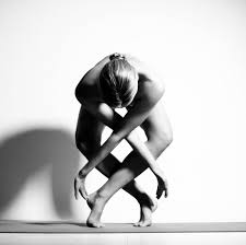 La desnudez siempre conlleva esa sensación de libertad; Yoga Desnudo Pictolic