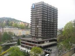 Thermalium wellness park otel, limak thermal boutique hotel ve blackbird thermal hotel & spa, su dusen selalesi yakınlarında gezginlerin konaklamak istediği en popüler otellerden bazıları. The Swimming Pool Hotel Thermal Karlovy Vary Bild Von Spa Hotel Thermal Karlsbad Tripadvisor