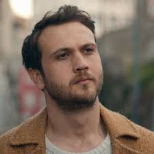 Sanatçı bir aile içerisinde yetişen i̇ynemli'nin ablası ses sanatçısı ve abisi ise tiyatrocudur. Aras Bulut Iynemli Net Worth Biography Wife Age Height Family Girlfriend Celebnetworth Net