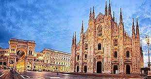 Are formă de semilună și e plină ochi de turiști sau localnici care stau ori la cafenelele. Cele Mai Mari Biserici Din Europa 2021