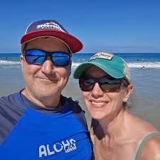 My track & field partner and the entire gang finishing #alohafriday 😎🌴  #hawaiinokaoi #sunset #bigisland #marchmadness #wherepalmtreessway  #paniolocountry 🇺🇸 #farmtotable #hawaiinokaoi