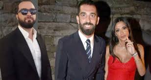 Hiçbir silah yanlışlıkla ateş almaz, tetiğe basmadığınız sürece silah kesinlikle patlamaz. Arda Turan In Esi Aslihan Dogan Turan Paylasimiyla Tepki Cekti Minval Turkiye
