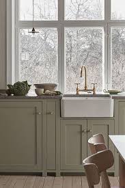 The Classic Shaker Kitchen Is The Natural Heart Of This Beautiful Home Built In The Beginning Of The La Kitchen Interior Rustic Kitchen Kitchen Inspirations