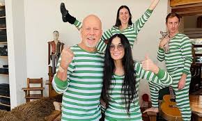 Demi moore was born 1962 in roswell, new mexico. Quarantine Divorcees Why Bruce Willis And Demi Moore Are Isolating Together Film The Guardian