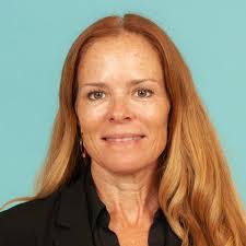 Lara Burns's Instagram, Twitter & Facebook