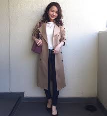 今から冬までok 優秀トレンチコートでゆる華通勤コーデ baila ファッションアイデア ファッションスタイル トレンチコート