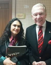 Uğur dündar tv sunucusu, gazeteci 1943 yılında i̇stanbul'da doğdu. Ugur Dundar On Twitter Sozcu Deki Mailime Adres Gonderin Size Bir Kravatimi Hediye Edeyim