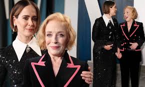 For her portrayal of evelyn harper on the cbs comedy two. Sarah Paulson Puts On Loved Up Display With Holland Taylor At The Vanity Fair Oscar Party Daily Mail Online