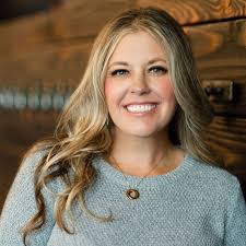 Katie Echols's Instagram, Twitter & Facebook