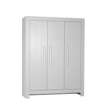 Er ist innen farblich hell abgesetzt und hat innen zwei schnuckelige schubladen. Nature Kid Almo Kleiderschrank Mit 3 Turen B 156 2 L 57 H 204 8 Cm In Grau Im Wallenfels Onlineshop