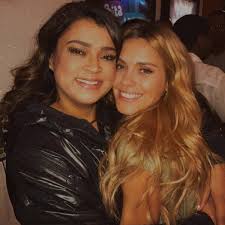 Carolina Dieckmann publica texto emocionante após morte de Preta Gil, sua  melhor amiga: "Eu não sei o que dizer. Tô sozinha no aeroporto, indo embora  sem você. Te fazer carinho, incessantemente, esses