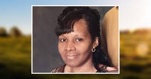 Lynnette Wallace's Instagram, Twitter & Facebook