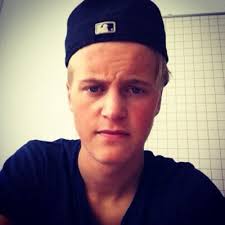 Husk å sikre bolig og innbo mot skader. Bjornar Holsbrekken On Twitter Runde Briller Og Lyn Arr I Panna Er Sa Sykt Harry