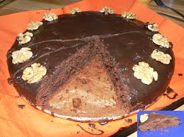 Den schokoguss auf dem kuchen verteilen. Schoko Nuss Kuchen Rezepte Daskochrezept De