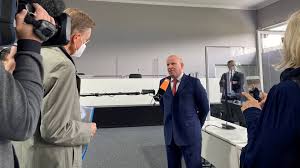 He left his home country after his frankfurt law firm was raided in 2012. Wiesbadener Cum Ex Verfahren Startet Im Kleinstformat