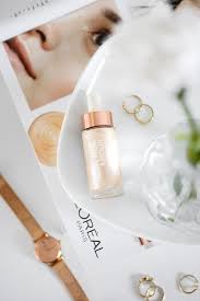 Review Strahlender Sommerteint Mit Den L Oreal Paris Glow Mon Amour Highlighting Drops Flat Lay Fotografie Hauttypen Helle Haut