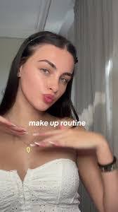 Jana Maddox's Instagram, Twitter & Facebook