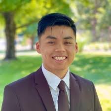 Kristen Bloomfield's Instagram, Twitter & Facebook