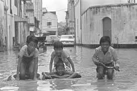 Most floods in singapore are flash floods that subside within a few hours. Children Enjoying Themselves In The Flood The Early Morning Singapore Photos Enjoyment Flood