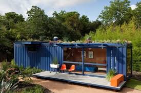 Green roofs and rooftop garden designs improve modern houses in many ways, save money and increase house values, especially when prospective buyers appreciate green living ideas and open to new green design. 20 Spectacular Houses Featuring Green Roofs
