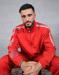 عمر السومة يفتح قلبه لجول ويتحدث عن أبرز خطوات مسيرته، عن احترافه في الكويت ثم السعودية وكذلك عن مشاكل. Ø¹Ø´Ø§Ù‚ Ø§Ù„Ù†Ø¬Ù… Ø¹Ù…Ø± Ø§Ù„Ø³ÙˆÙ…Ù‡ Home Facebook