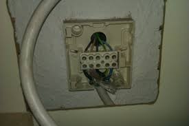 Die kabel werden auf der klemmleiste festgeschraubt. Ceranfeld Richtig Angeschlossen Nur 2 Von 4 Platten Funktionieren Kuchen Forum