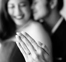 Sitha Marino Dilamar Bastian Steel hingga Pamer Cincin di Instagram