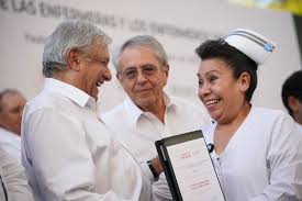 En el día internacional de la enfermería, preguntamos a algunos sanitarios cuáles han sido sus experiencias. No Es Necesario Afiliarse O Pagar Por Atencion Y Medicamentos Gratuitos Afirma Presidente En Dia De Los Enfermeros Presidente De Mexico