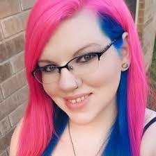 Lisa Partain's Instagram, Twitter & Facebook