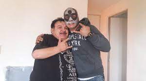 Hizo su debut en la lucha libre profesional con el nombre de rokambole (originalmente utilizado por su hermano mayor, arturo antes de ser villano iii). Psycho A Twitter Visitando A Mi Padre En Su Casa Y Me Presto Su Mascara Para La Foto Purapotenciaalvarado Soytotalmentepayaso Https T Co 0hzu4jogii