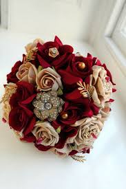A Wedding To Win The Oscars The Overwhelmed Bride Wedding Blog Socal Wedding Planner Gold Wedding Bouquets Red Bouquet Wedding Red Gold Wedding