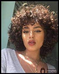 Susse Lockige Kurze Frisuren Fur Damen Hair Coole Bob Bobfrisuren Coolesthairstylef Lockige Kurze Frisuren Frisuren Fur Lockiges Haar Naturlocken Frisuren