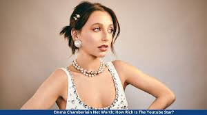 Emma Chamberlain'S Net Worth Explained: How She Makes Her Money |  Femfounded.Org